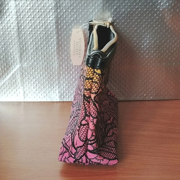 BNWT Victoria's Secret Ombre Floral Patterned Makeup Bag - Picture 6 of 9
